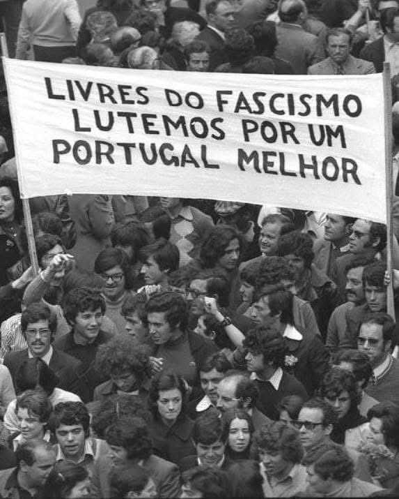 1 de Maio de 1974

Fotografias de Henri Bureau e Gérald Bloncourt, respectivamente