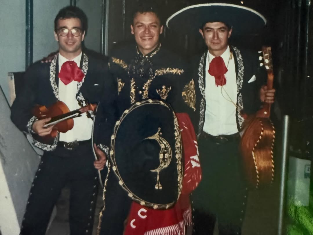 #TBT Recuerdo de nuestro <a href="/pedro_fer/">Pedro Fernández</a> y mariachis bonaerenses 📸❤