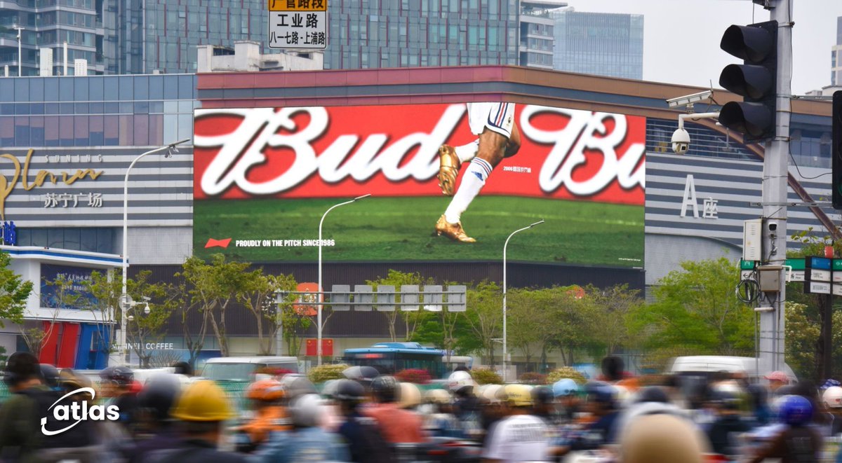 Atlasoutdoorad's tweet image. Budweiser doesn’t just sponsor the World Cup… it captures how it feels. 🍺

Turning emotion into a global brand platform.

#Budweiser #WorldCup #Marketing #Branding