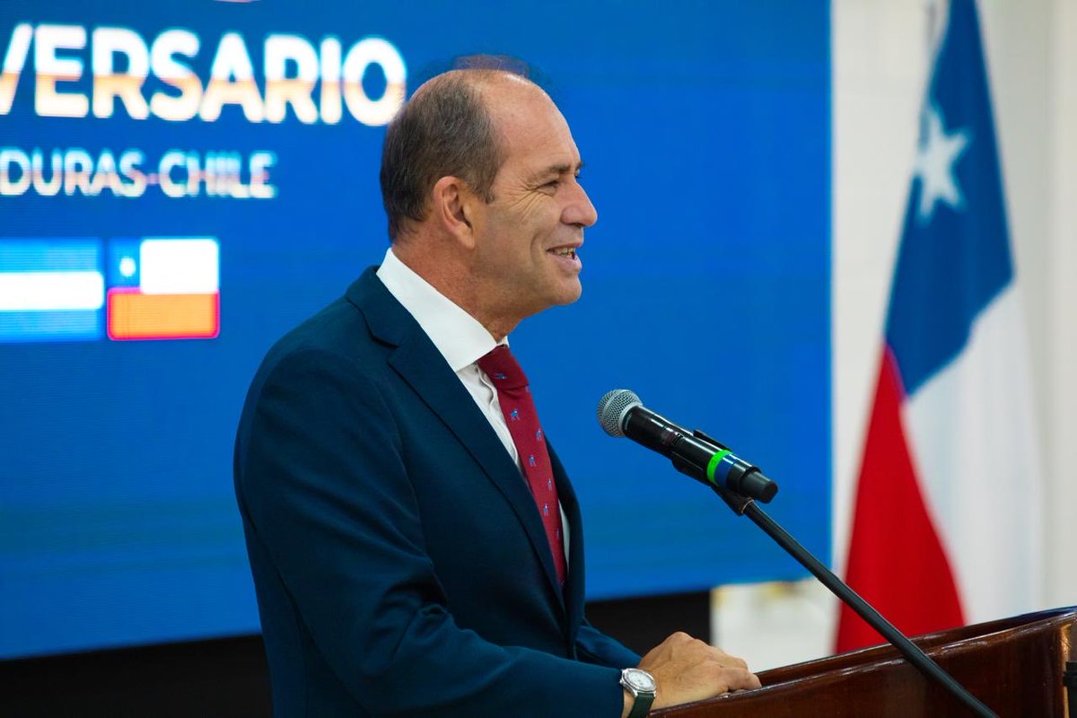 Chile_Honduras's tweet photo. Junto a la @CancilleriaHN conmemoramos los 160 años de relaciones bilaterales entre nuestros Estados 🇨🇱🤝🇭🇳, ocasión en la que se reafirmaron los valores democráticos y la visión común que nos une.

@Minrel_Chile https://t.co/f4cUia54oF