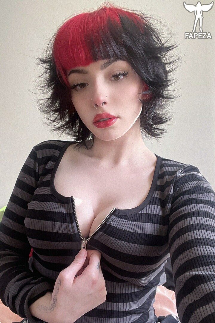 _E_GIRLS__'s tweet photo. A little lower? https://t.co/mIyp6nZsBq