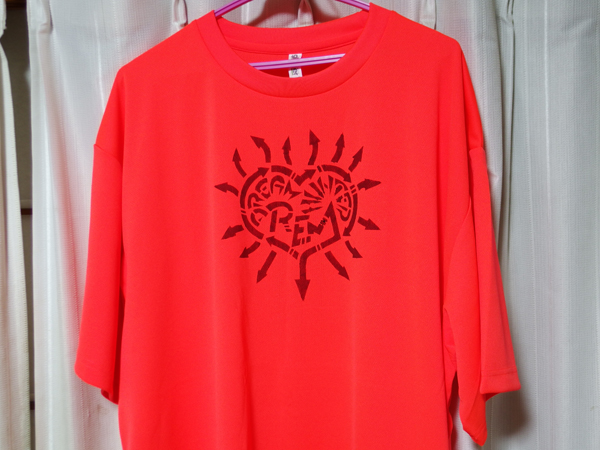 ahsBgEhHFmOoTo1's tweet image. 本日の作品
先日作った型紙でTシャツに印刷しました。
一寸派手だけど、コレを6日のイベントに着て行こうかと。
天気予報では気温もある程度上がる様だし。
#ドリームハンター麗夢
#ステンシル
#DIY 
#ハンドメイド