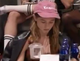 xmissswalker's tweet photo. Passo mal com a reação da Nathalia lendo o roteiro final de ST sendo fechar os olhos e ficar na pose de reza https://t.co/flgVeP3QE8