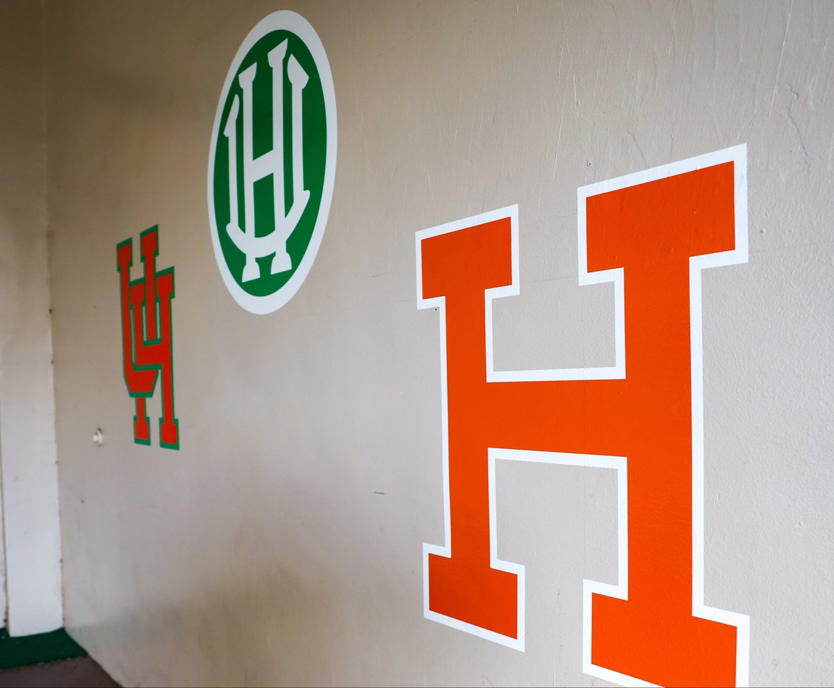 HawaiiBaseball's tweet image. Brand new addition to the lobby at The Les 👀

As you make your way in this weekend check out our new wall highlighting all the past logos of Rainbow Warrior baseball.

#GoBows