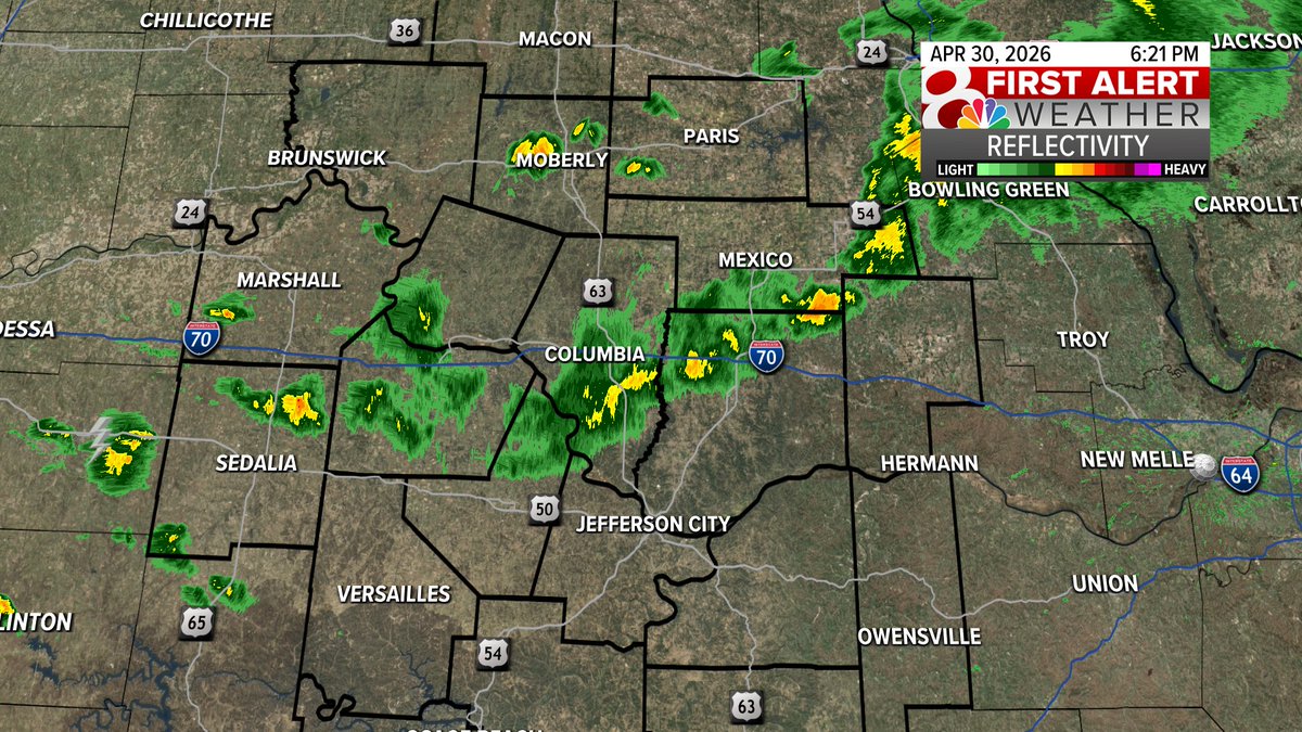 KOMUMatt's tweet image. 6:20PM Thursday: Just rain and a patchy bolt of lightning. Nothing serious :) #MidMoWx #MoWx #MidMo