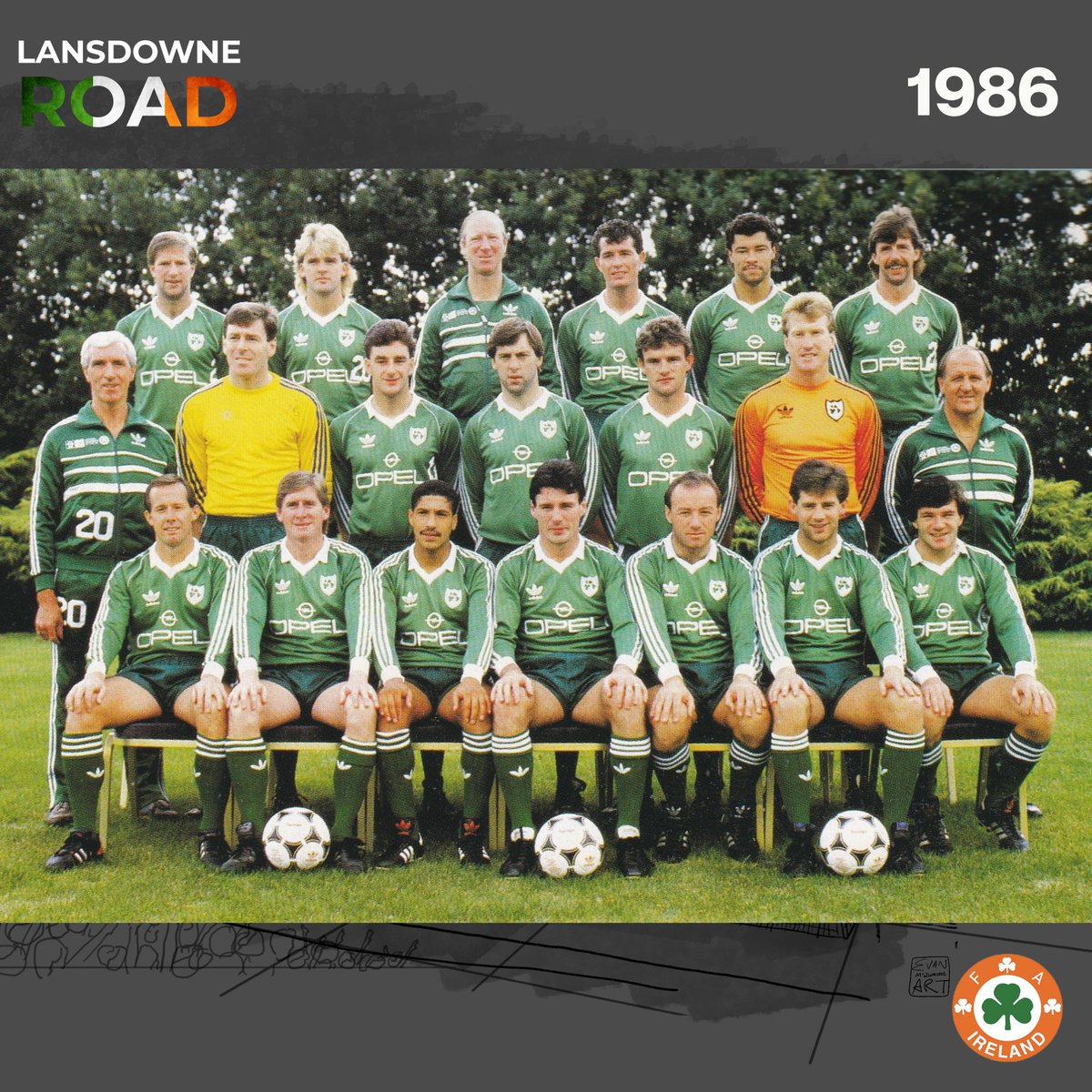 LansdowneRD_IE's tweet image. The Boys in Green in a squad photo from 1986! 

Some serious talent in that photo right there. I love Jack and what he achieved, but let's not underestimate the quality he had at his disposal. A fair few are missing, too.

Look at that shirt.

#ireland