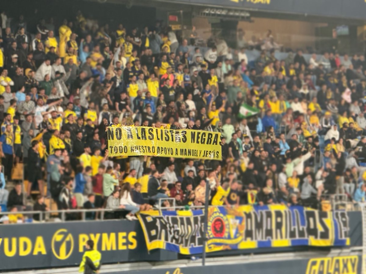 Antifa_Ultras tweet media