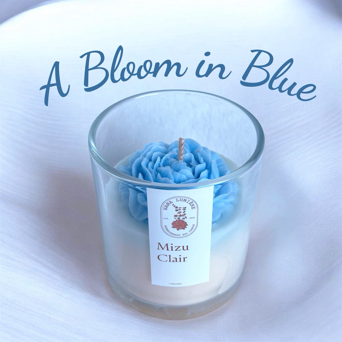 hanalumiereco's tweet image. Dive into serenity. Our Mizu Clair candle features a stunning blue floral wax topper that evokes a garden beneath the waves. With a scent profile inspired by deep marine water and cool mist, it’s the perfect companion for your moments of calm. 💙

#scentedcandle #candles #blue