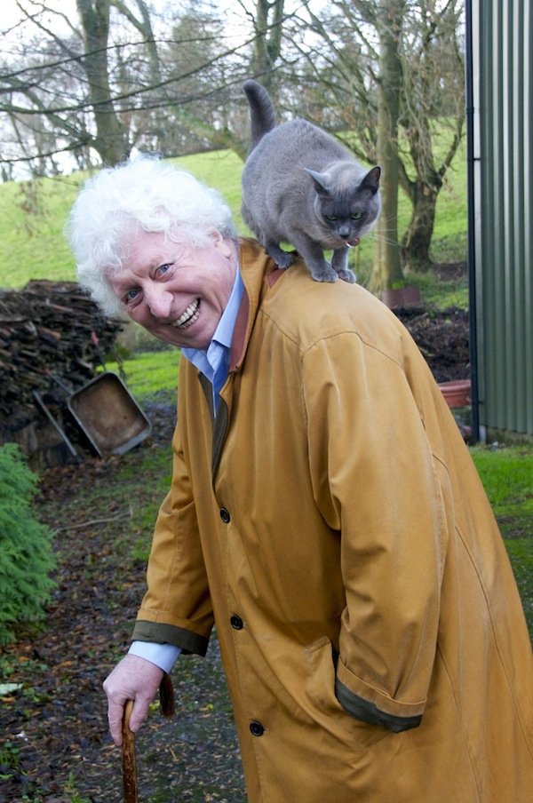 DailyTomBaker's tweet image. Tom Baker with one of his cats. #TomBaker #DoctorWho #FourthDoctor