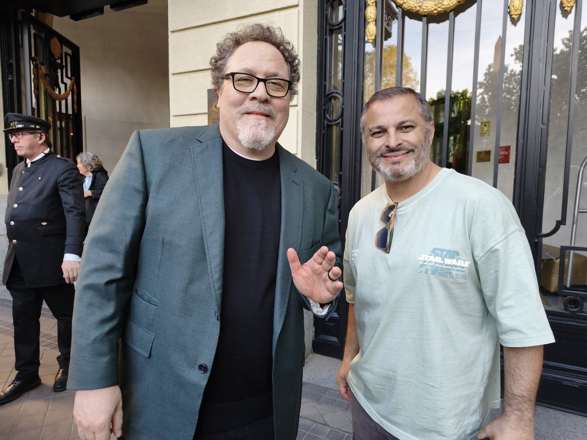dengar69's tweet image. Sí bueno sí.... De paseo por Madrid con @Jon_Favreau antes del evento de #themandalorian #themandalorianandgrogu #starwars @StarWarsSpain @DisneySpain @DisneyPlusES