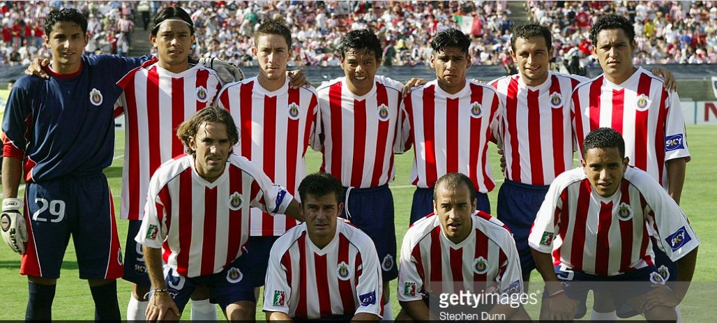 Se parece a la que usaron en la pretemporada cuando llegó Vergara y empezó a limpiar la camiseta de anunciantes, bastante simplona por cierto para ser de aniversario