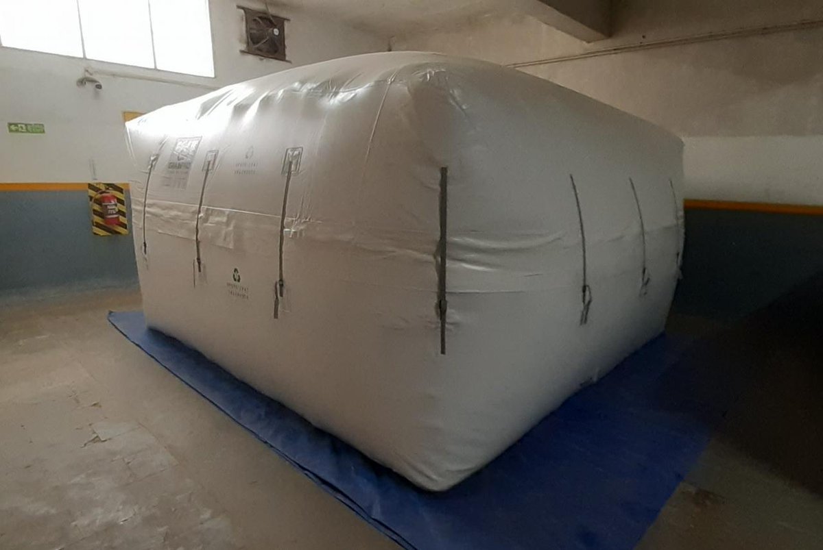grainproinc's tweet image. Take a peek at a Cocoon™ undergoing CO₂ treatment.

While the Cocoon™ can reliably function on its own, CO₂ treatment allows for faster pest elimination without using any synthetic chemicals. 💯

#PostHarvest #Storage #HermeticTechnology #Cocoon #NoChemicals #Grains #Rice