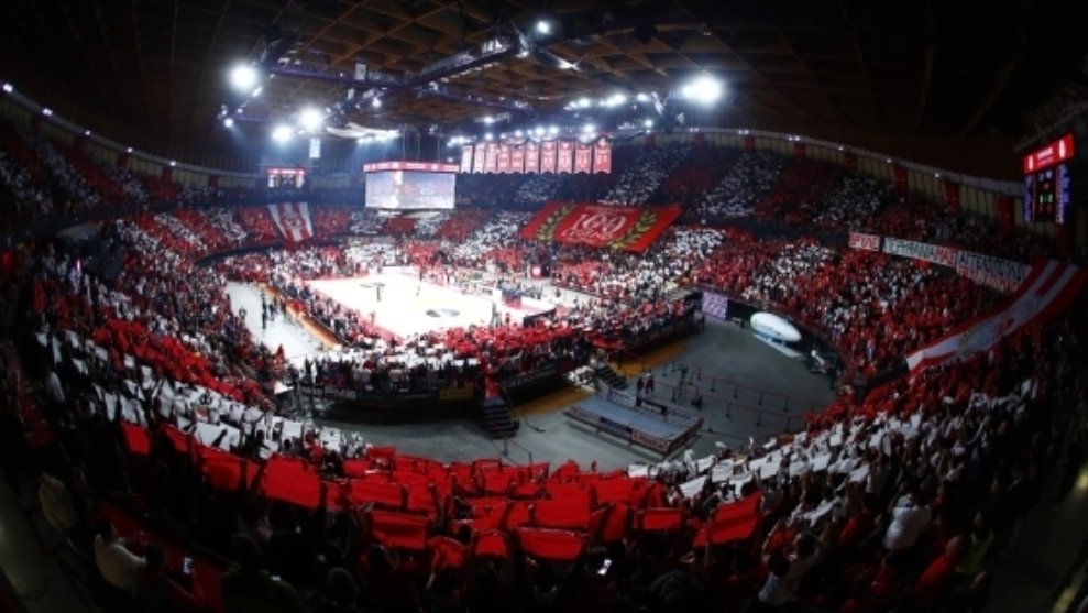Μόλις συνειδητοποίησα οτι 
σε αυτό το ΣΕΦ δεν θα ξαναζήσουμε ευρωπαϊκό βράδυ.
Και έχω κολλήσει κάπου ανάμεσα
στο να χαμογελάσω
και στο να βουρκώσω!
Γιατί δεν είναι απλά ένα γήπεδο…
είναι φωνές, στιγμές, τρέλα και ιστορία.
#olympiacosbc #olympiacosfc #paobc #paofc