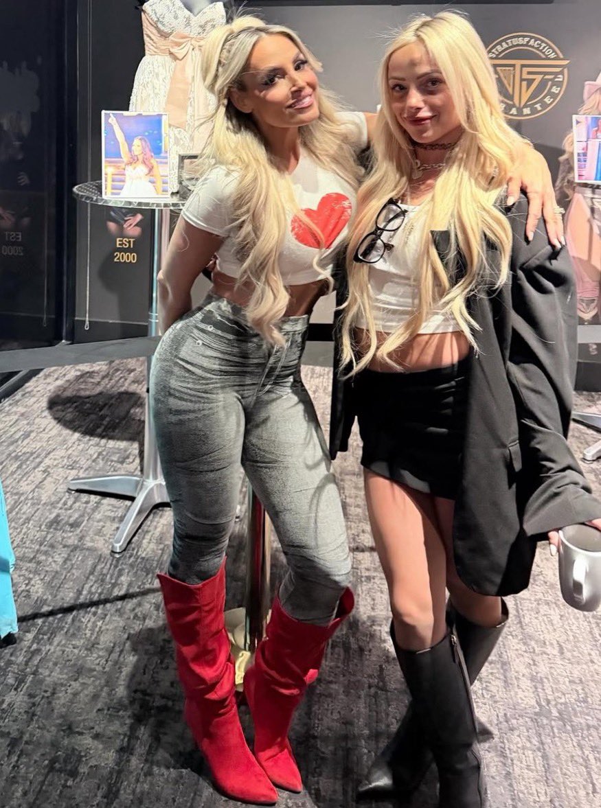 zaguila1995's tweet image. @YaOnlyLivvOnce will always be grateful to have shared the ring with one of her idols, @trishstratuscom 

#LiveMorgan #TrishStratus #MemorableMoments ❤️❤️