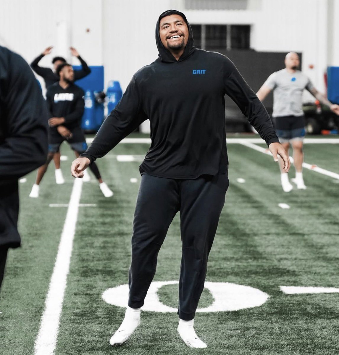 “Smile if you’re going to have another All-Pro season playing your college position!“

Penei Sewell: