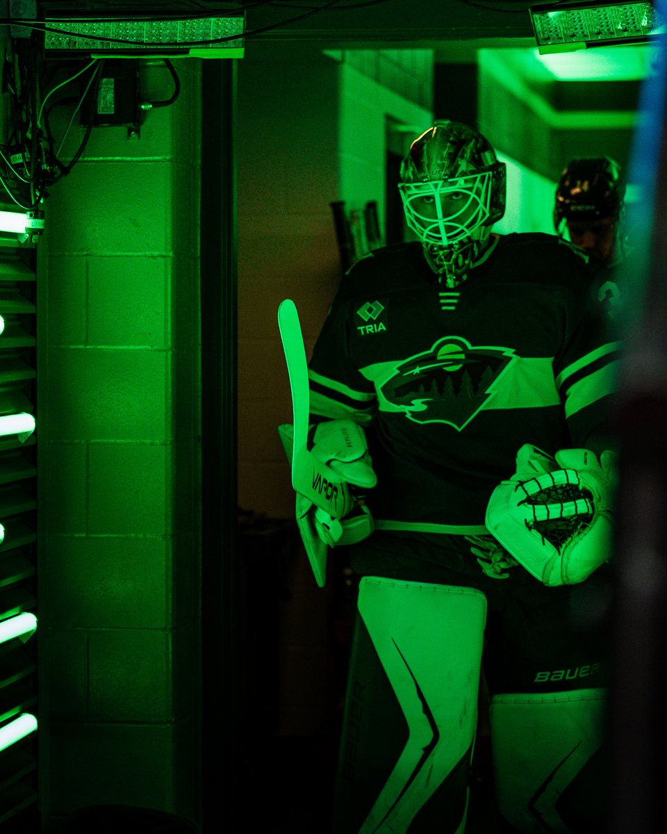 mnwild's tweet photo. watch out for the wall https://t.co/DRUATMfqvB