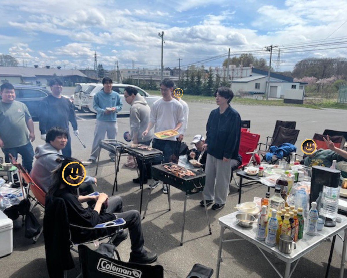 DENCOM_official's tweet photo. 若手社員が #BBQ  おいしそう #焼肉 🍖　
 会社近くの #桜  今年は4/29に満開 https://t.co/Vpnc4M0N22