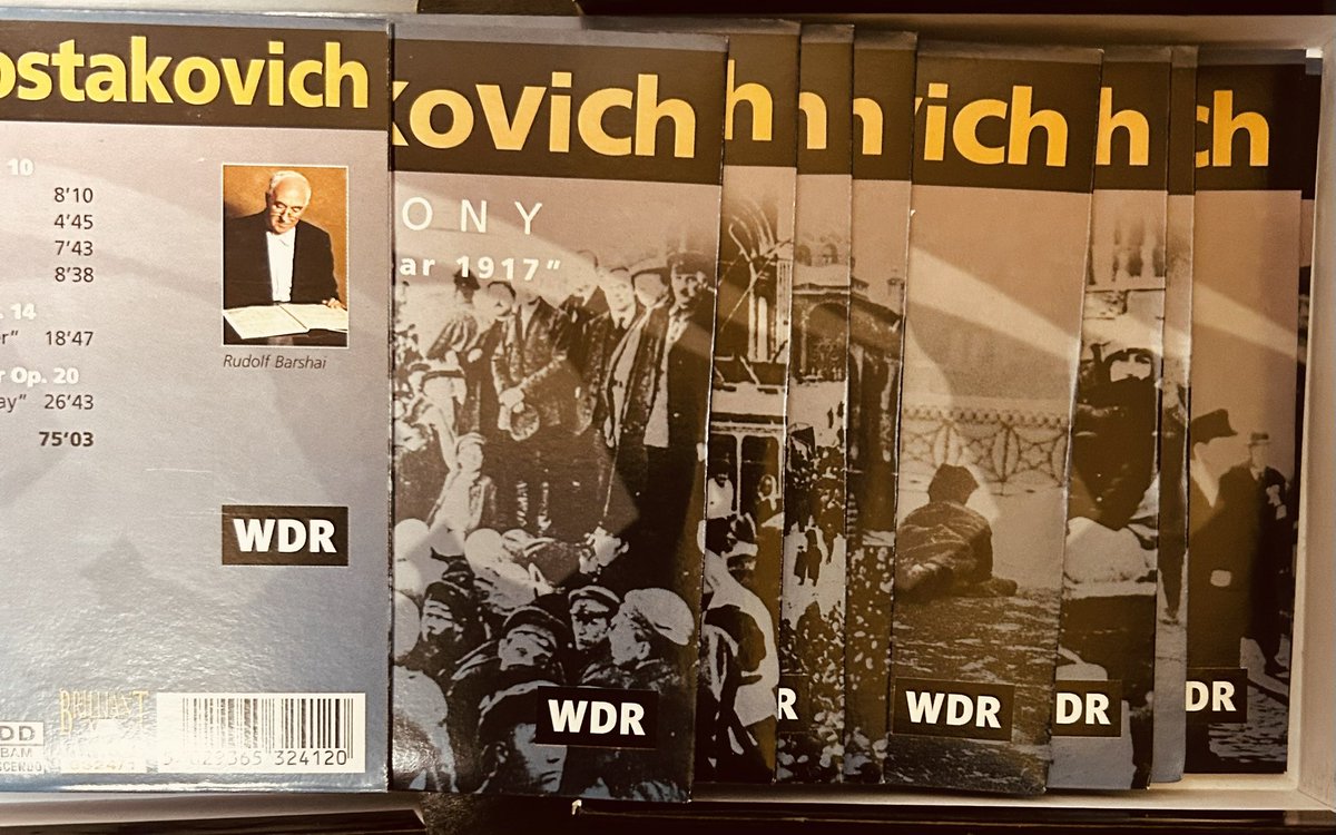 今朝はShostakovichのCDカビ掃除からスタートしています。
ボックス物はカビの発生している確率が高いような気がします。