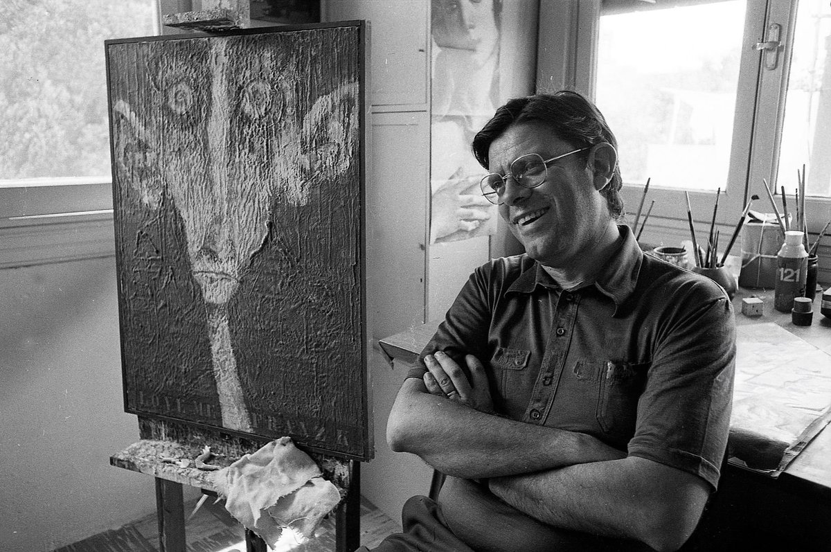 Fotosdecomics's tweet photo. El Menchi Sabat en 1973 en su estudio de Olivos. https://t.co/63xFsw99r1