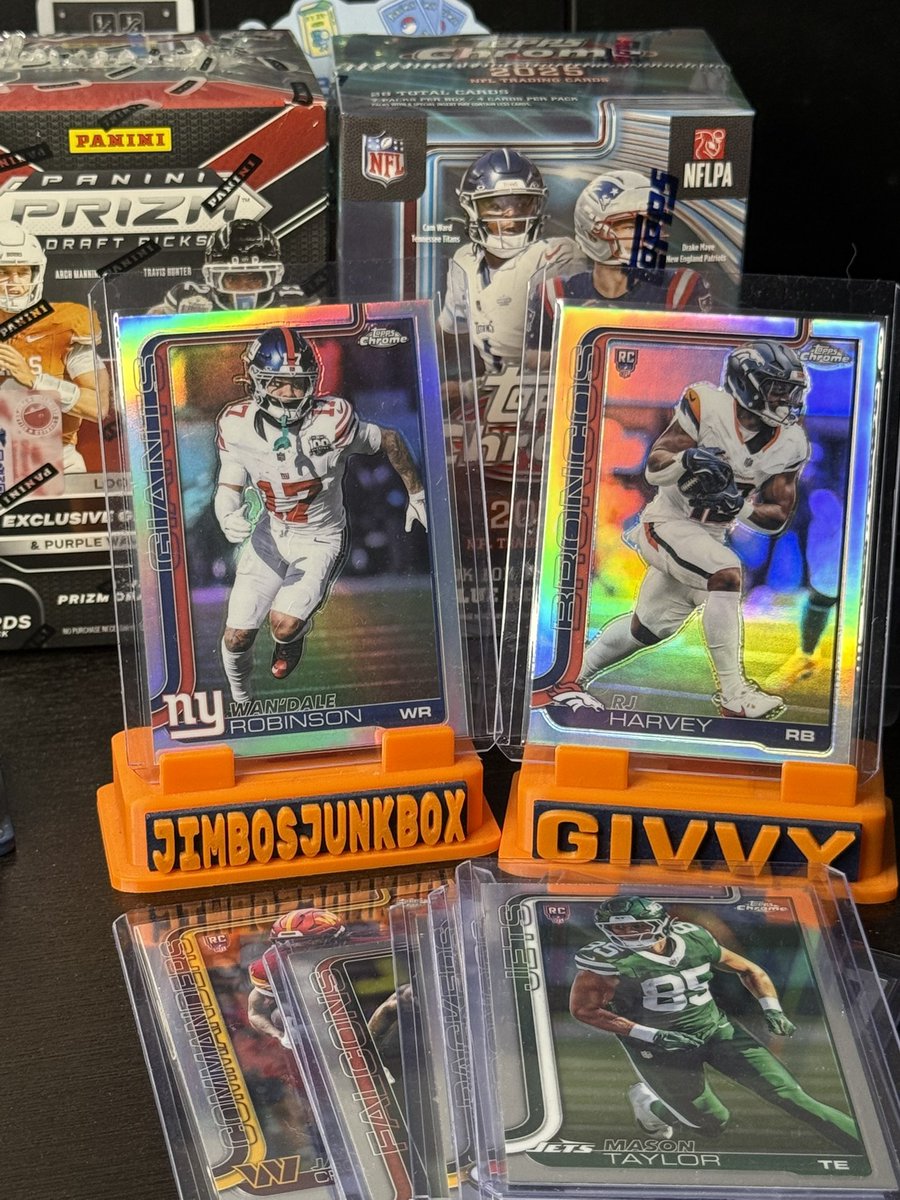 JimbosJunkbox's tweet photo. 4,000 followers tonight! come celebrate #DaBears cards, breaking #topps chrome nfl AAAAND some free tools chrome givvys :) https://t.co/DWyEsveaOf

live in 1 hour & we can stream for awhile in fact i’d be grateful for a distraction for a bit. thanks for the last year. i hope one of you hits like a $5k auto card