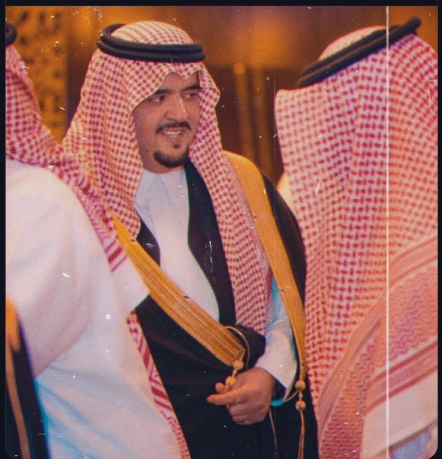 kalshararii's tweet photo. يقضون حاجات القريبين واجناب..
المال قبل الجهد مايذخرونه!
لارزاق خلق الله تقل خلقوا  اسباب..
يقرون حاجات الخوي من عيونه!

#العز_عبدالعزيز ❤️❤️❤️❤️
#عبدالعزيز_بن_فهد ❤️❤️❤️ https://t.co/14mZROOGbp
