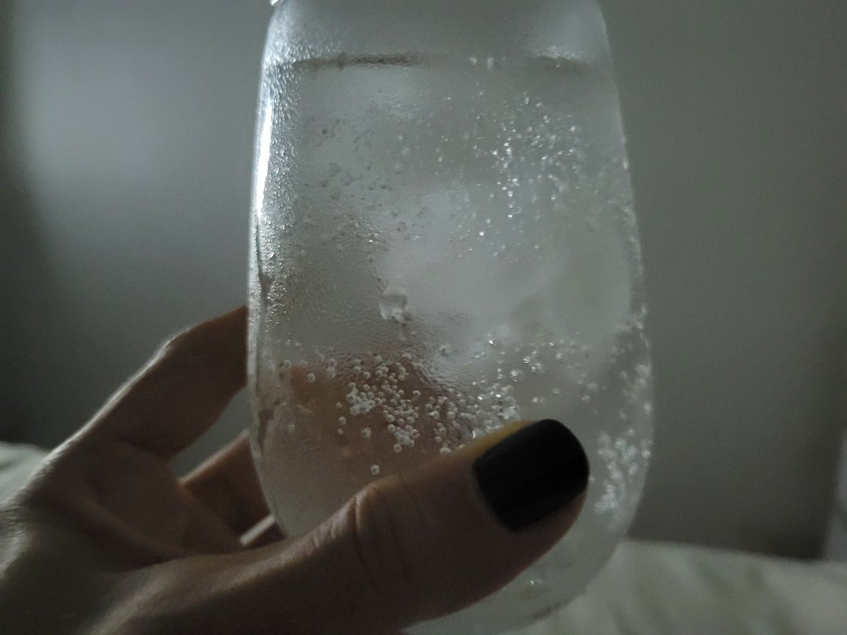 MarcelaSaina's tweet image. Juernes merece un momento #GinTonic 🤍