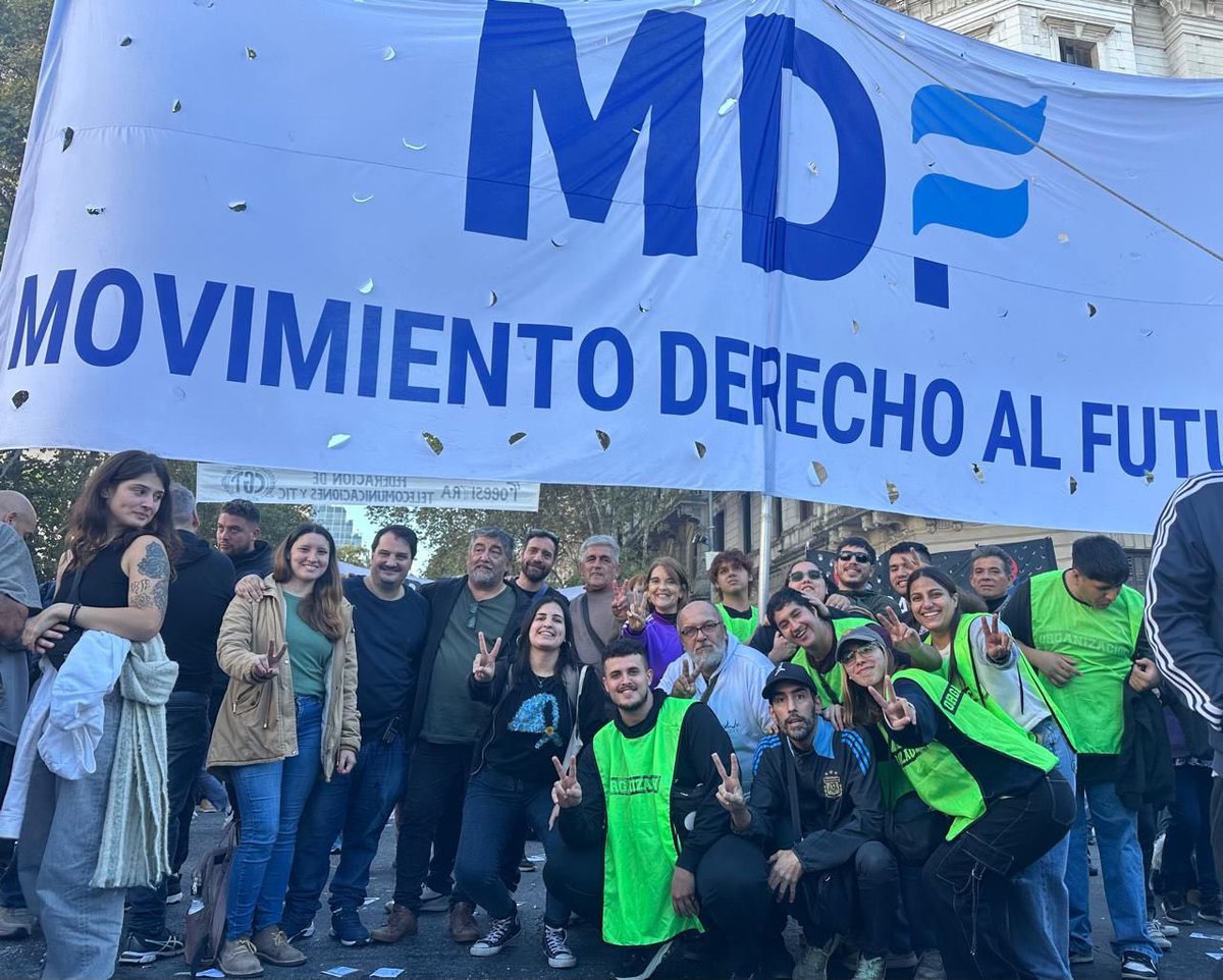 CM_Lealtad's tweet photo. Encolumnados con el @MOVIMIENTODAF marchamos a Plaza de Mayo junto al movimiento obrero organizado en la previa al 1ro de mayo.

💪🏻🇦🇷  En defensa de los trabajadores, sus derechos y el futuro de la Argentina.

@MOVIMIENTODAF 
@patriaeselotrok https://t.co/U7zSzRaOmR