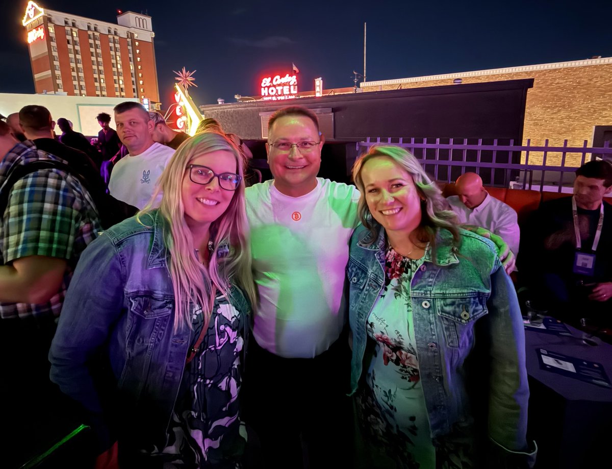 Loren HODL tweet media
