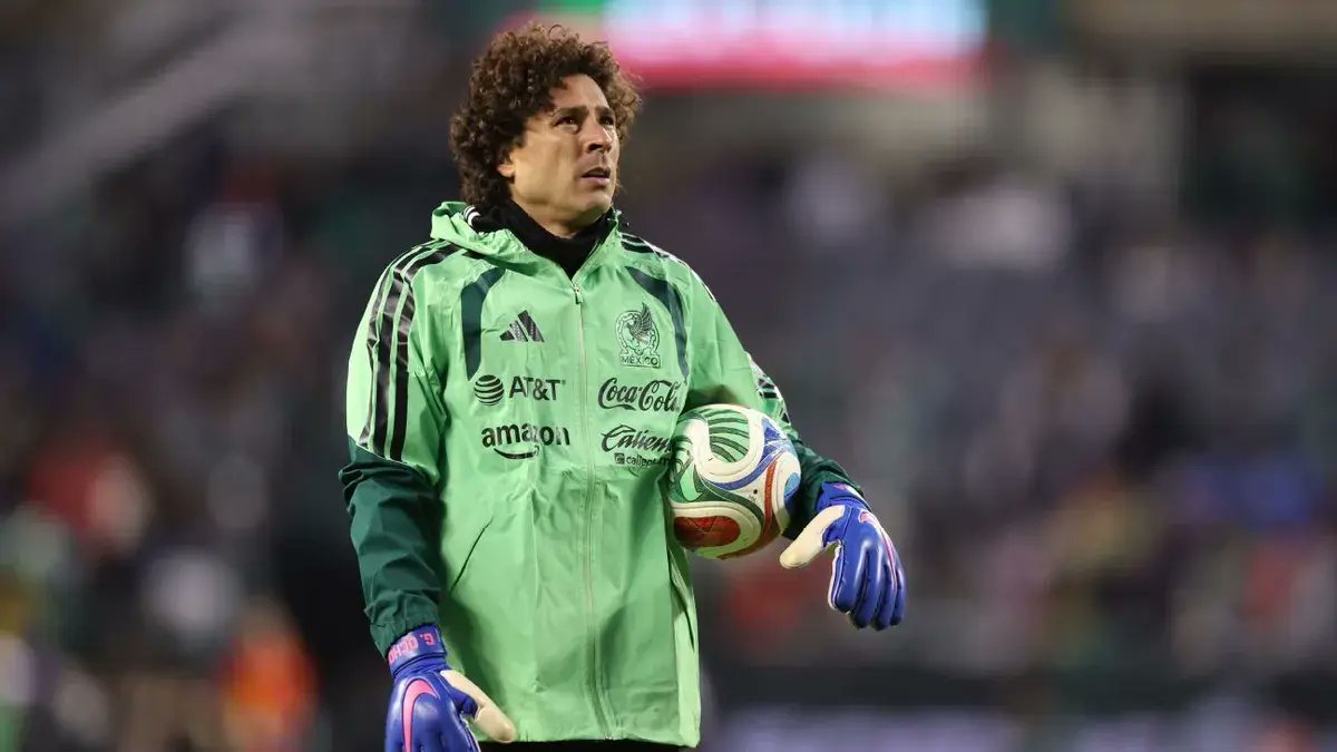 DeportesTND's tweet image. ⚽ ¡Memo Ochoa dice adiós a la selección tras 5 Mundiales! ¿Se vendrá la sexta en 2026? Un ícono que marcó a México y latinoamérica. ¿Qué legado deja a los arqueros de la región? #FútbolColombia #MemorableMoments