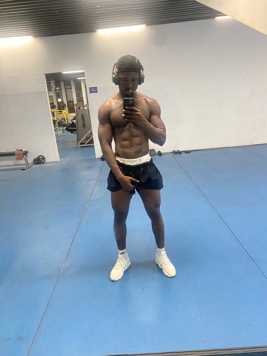 Maxis_arena's tweet photo. I’m the prove that you don’t need supplements or steroids to build an impressive physique https://t.co/QiKK1IhSGK