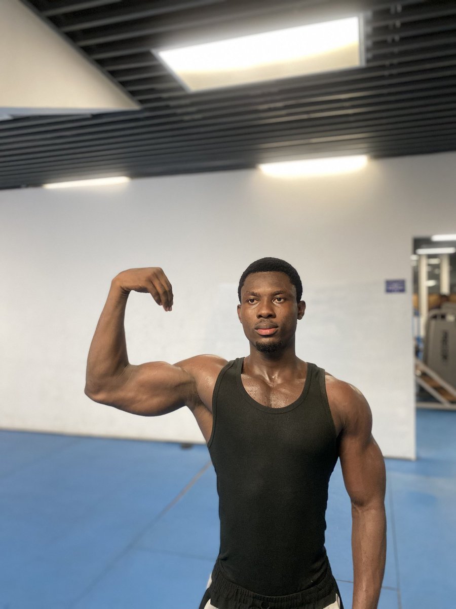 Maxis_arena's tweet photo. I’m the prove that you don’t need supplements or steroids to build an impressive physique https://t.co/QiKK1IhSGK