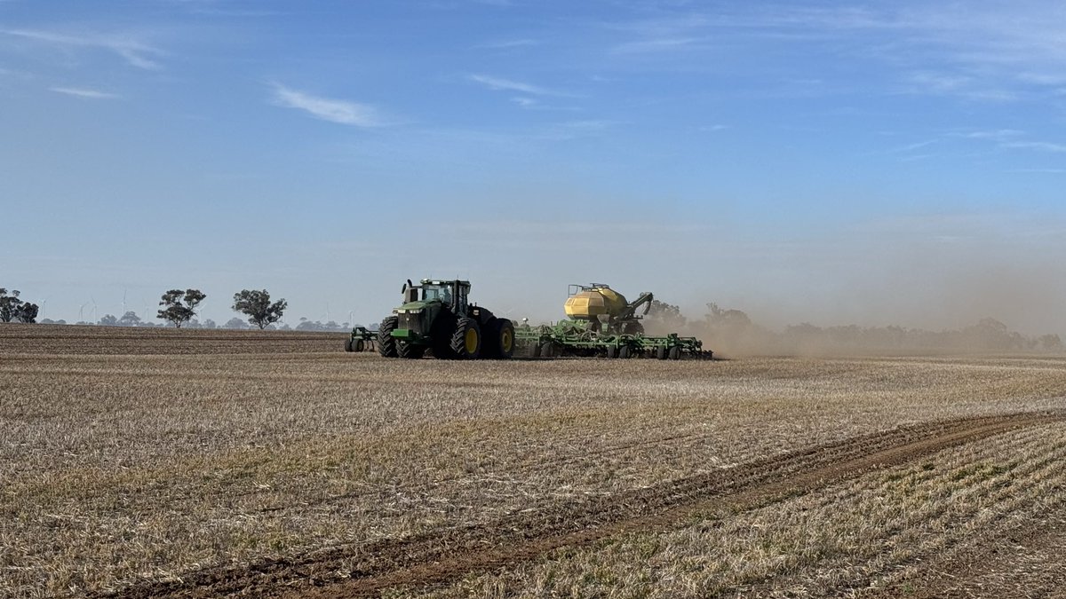 grainvic's tweet photo. #plant26 progressing as planned so far amidst  #fertiliser, dry and #fuel concerns. #wheat https://t.co/QHHXKYJ2Ve
