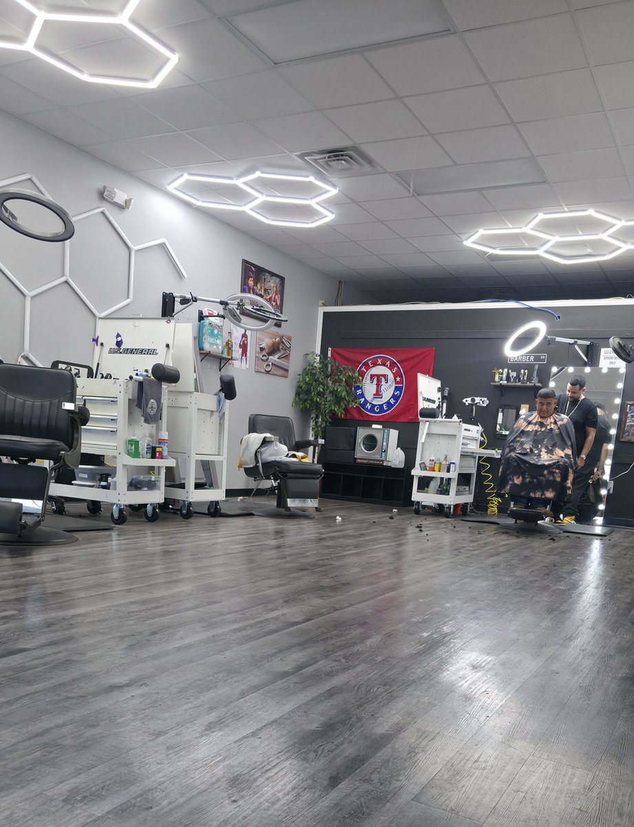 w1lltx's tweet image. In the lab #barber