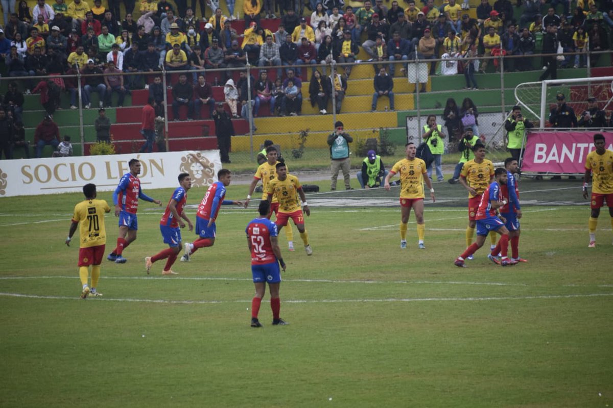 #Clausura2026| INICIA EL SEGUNDO TIEMPO.

Inicia el segundo tiempo en el Estadio Marquesa de la Ensenada.

Marquense 0 - 0 Xelajú MC
