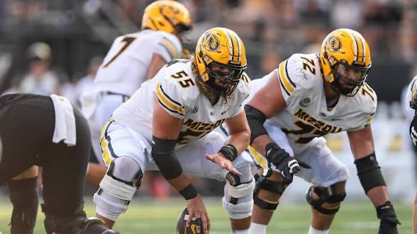 5star_devin's tweet photo. Blessed to say I received another offer from @MizzouFootball all glory to God. Thank you. @branndonbraxton @jaywilkinson @THillBAFootball @Levya73 @coachtwin_84 @Liltwin_84 @CoachLoop https://t.co/C5KOKI6ZRE
