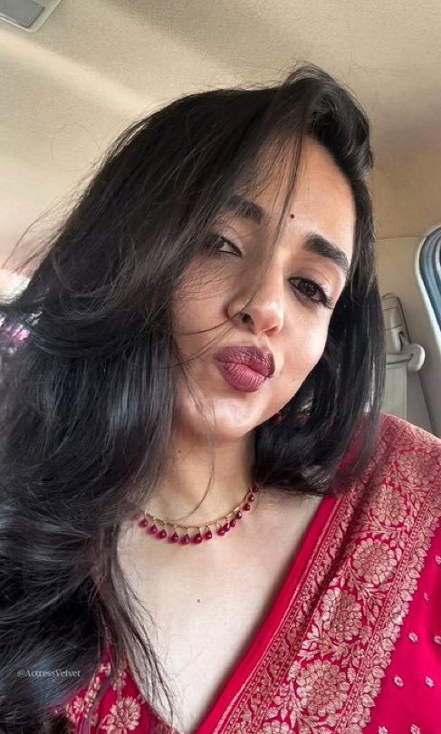 Sruuthiii👻 tweet media