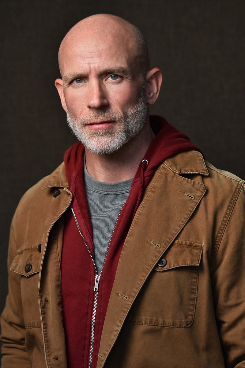 HeadshotsByMarc's tweet image. 1/ The Theatrical Look. 🎭

We used grit and texture to highlight dramatic intensity. This is your "go-to" for film and streaming drama casting in Hollywood. #ActorHeadshots #LosAngeles