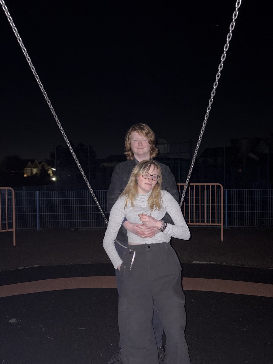 rbell006's tweet photo. Sometimes I get sad but then I remember I have my favourite people to cling too https://t.co/nNGOmFC8cw