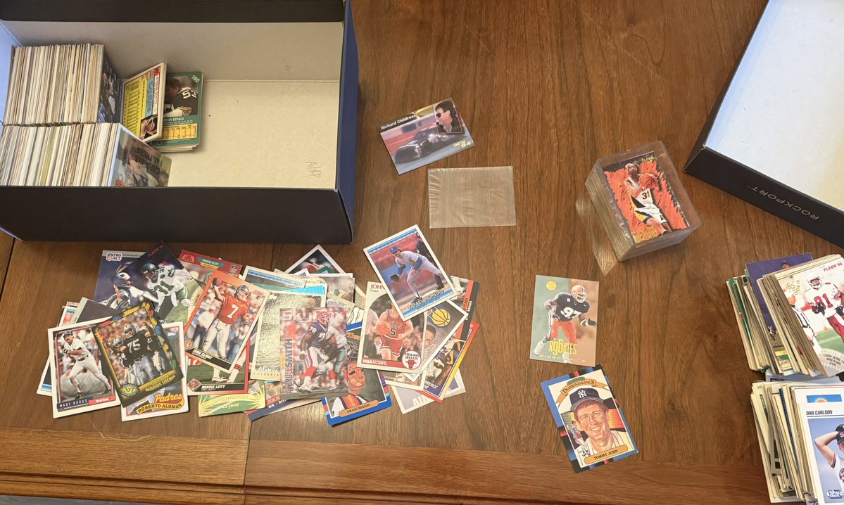 ShaunArntz's tweet image. Nerding out on an old stash of players cards from mid-late 90’s and it’s dawned on me that just because I thought the player was awesome, it doesn’t mean the card is worth anything! Still a great trip down memory lane #noregrets #topps #skybox #score #fleer #stadium