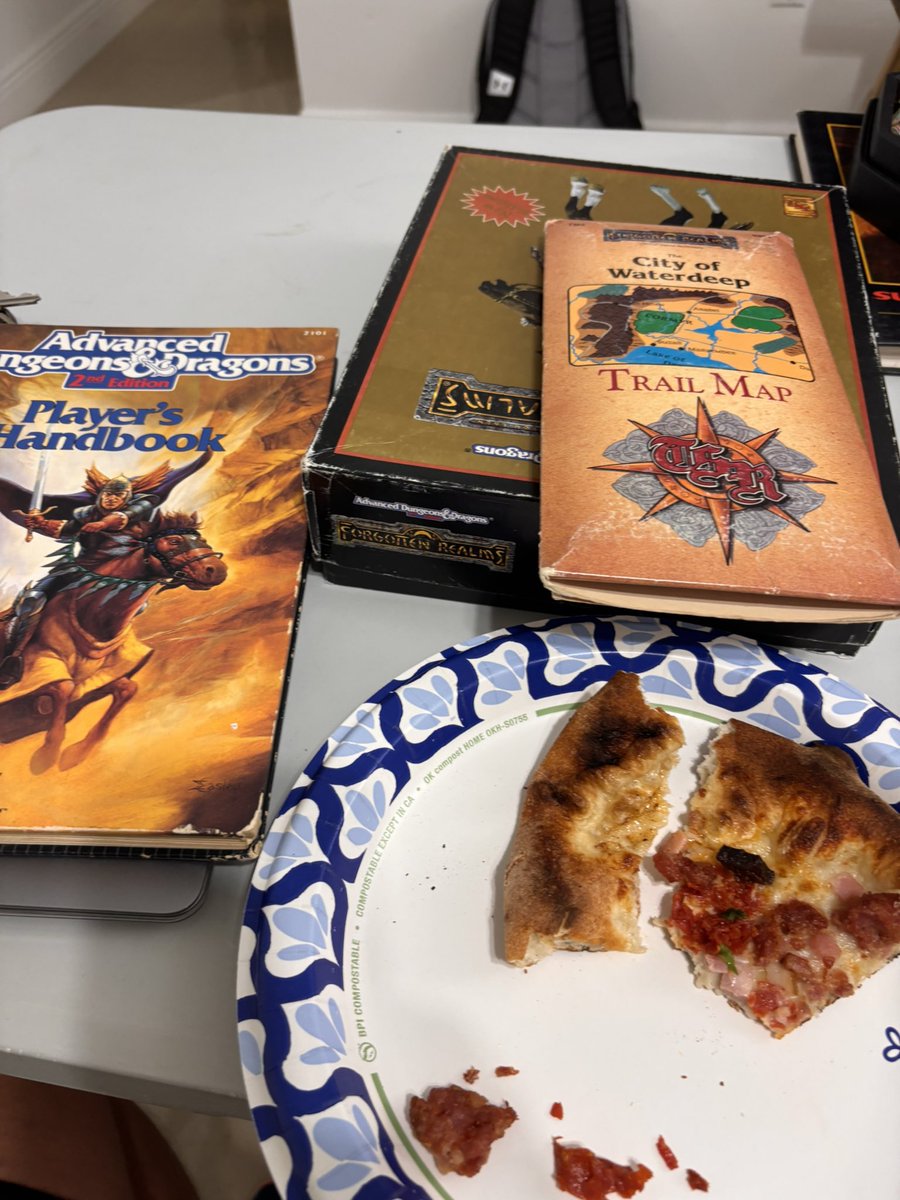 newbiedm's tweet image. Game night. #dnd