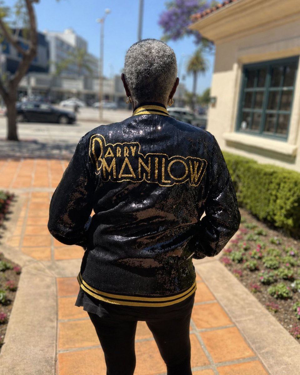 Barry Manilow tweet media