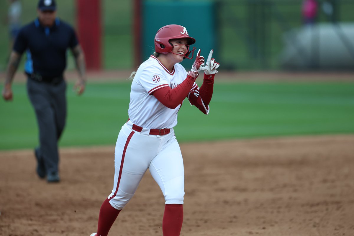 AlabamaSB's tweet photo. Brooke Wells ties Kaila Hunt (2012) for 3rd place on Alabama's single season home run record list!

#Team30 #RollTide https://t.co/SSVgzGEL0l