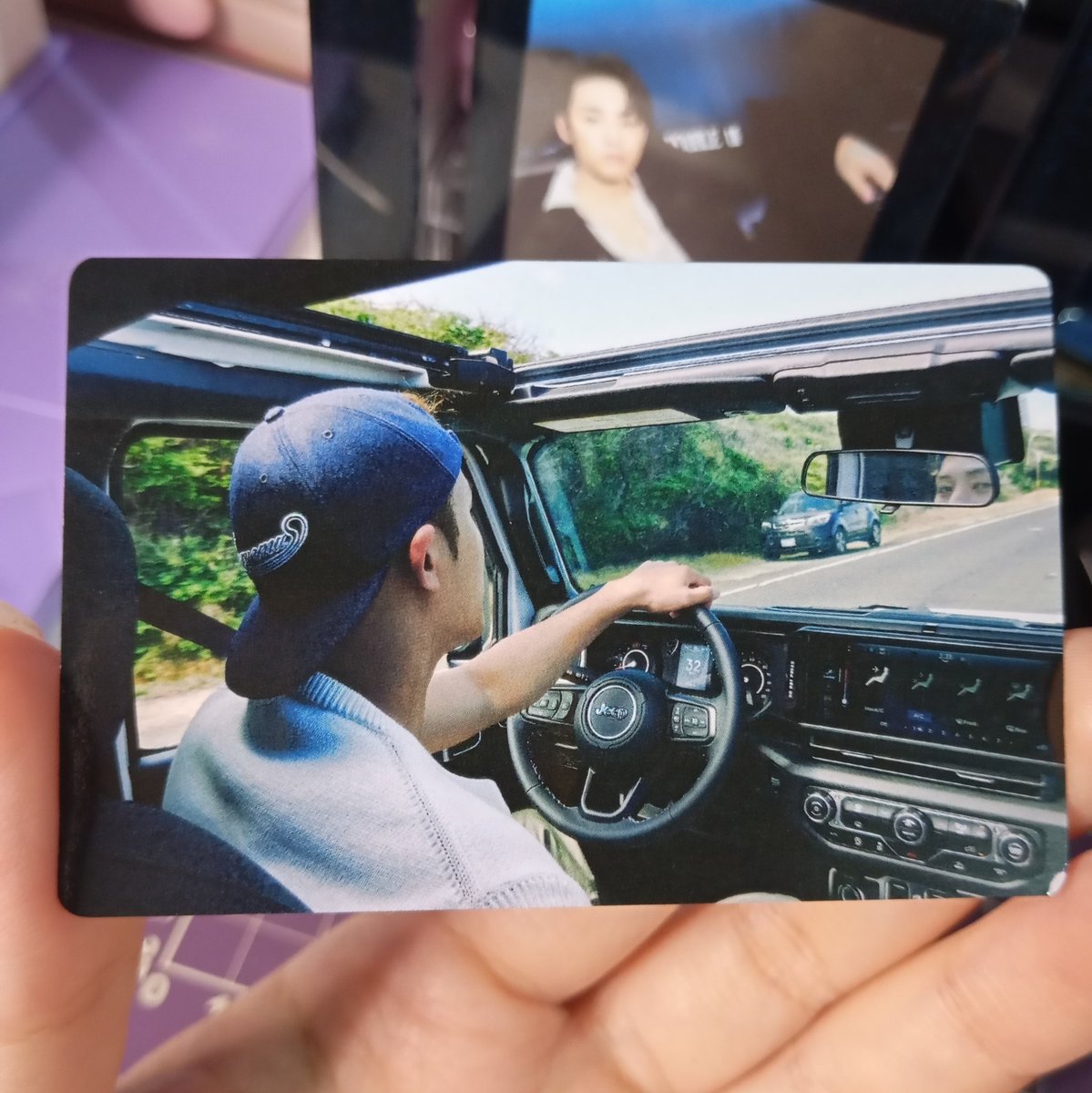 mingyuboos's tweet photo. esse card aqui!!!!!! a olhadinha no retrovisor, eu tô maluca!!!! https://t.co/splWlKPOYD