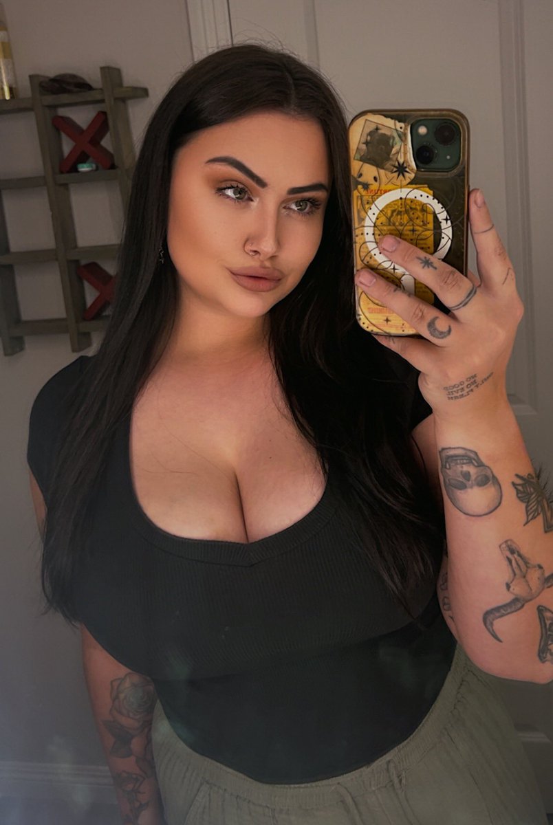 🦇 𝕁 𝕌 𝕃 𝕀 𝔼 🦇 tweet media
