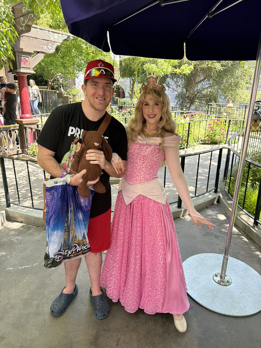 StreetSpitzley's tweet image. Best Day Ever at the Disneyland park today where I met Princess Aurora three times in one day and met the other princess girlies and went on rides and even met Mickey Mouse. More Disney photos coming… #disneyland #bestdayever #disneyprincessmeetandgreet #disneyprincesses
