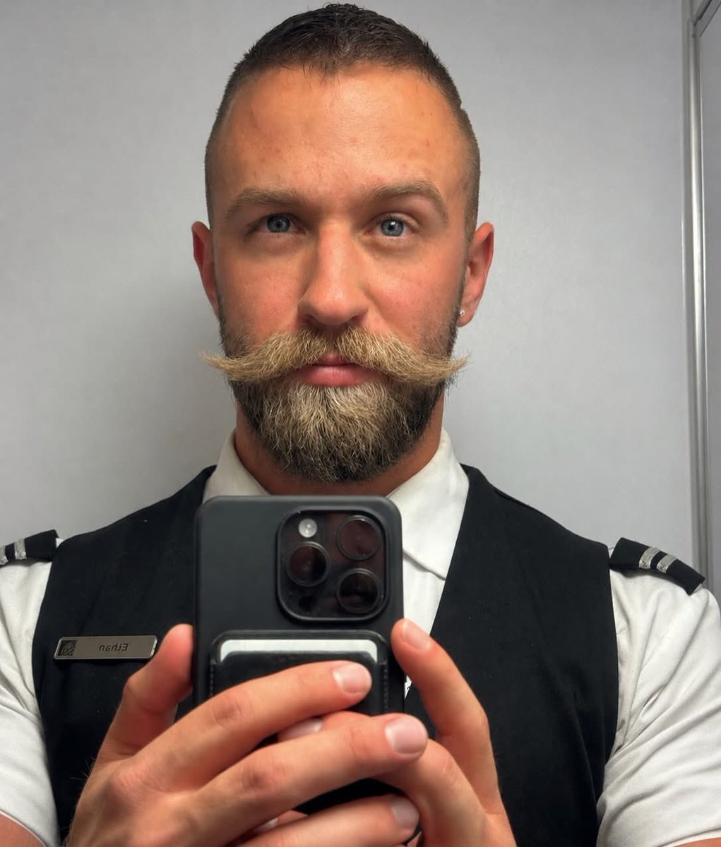 Hot Asian man for hairy daddy tweet media