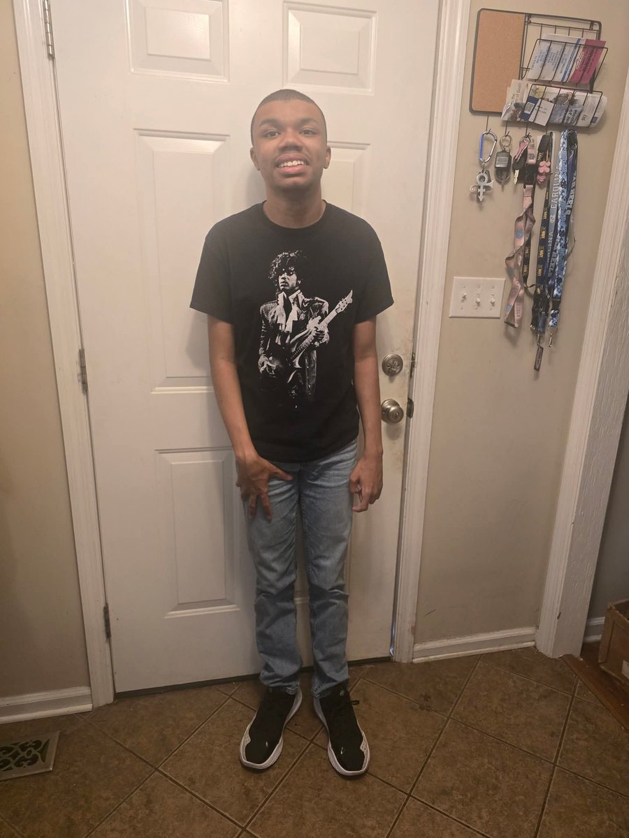 NesaJ1973's tweet image. My babyboy Markeese is all smiles...they are out of school tomorrow
#AutismBoy #AutismAwareness #AutismAcceptance