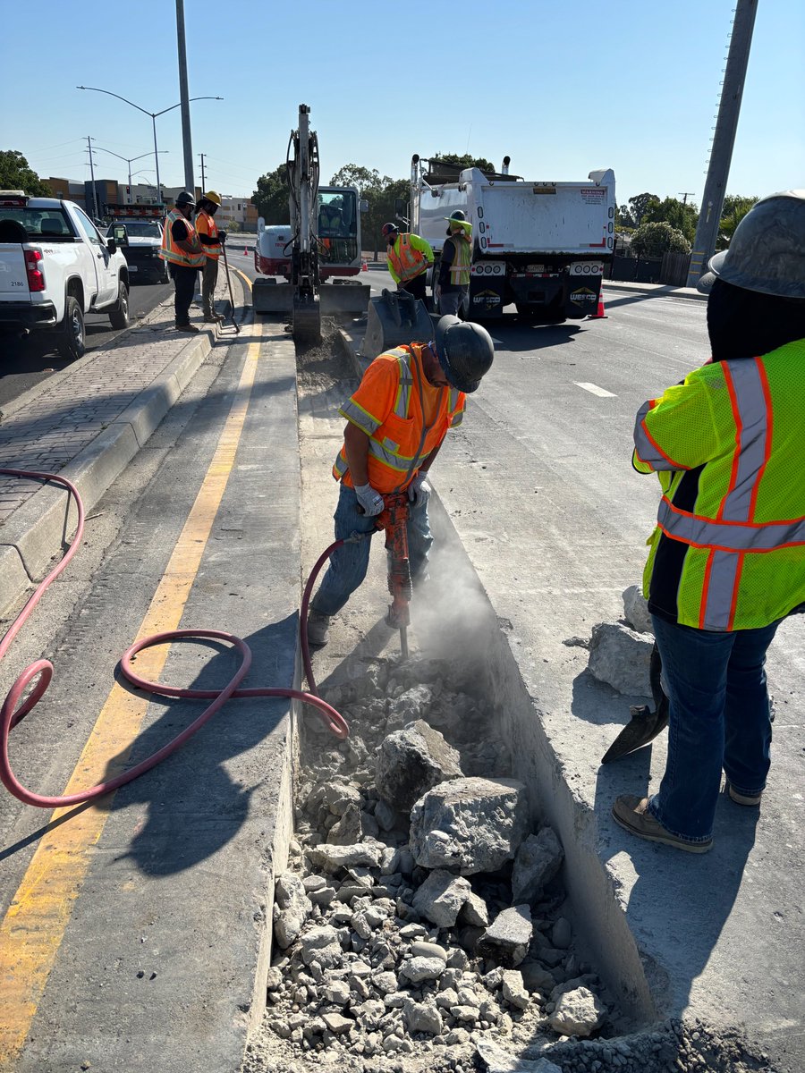GoldenStateH2O's tweet photo. Infrastructure Spotlight 💧🛠️

Bay Point’s Willow Pass Road Pipeline project delivers 1,700+ feet of new pipeline, strengthening system reliability, water quality and fire suppression capacity. #InvestingInYou https://t.co/QcgFlg5lWg