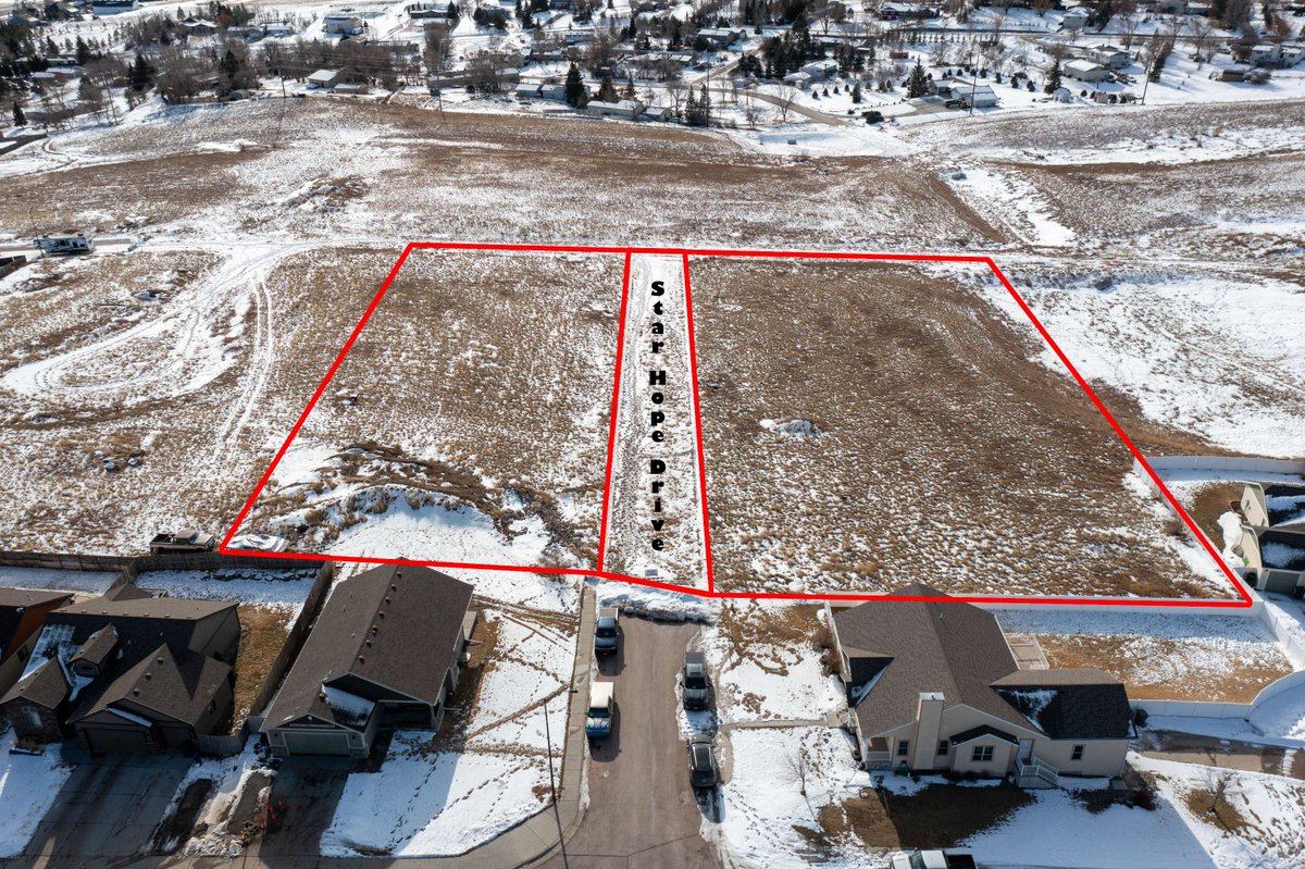 TonyaStahl's tweet image. 🚧 27-lot subdivision ready for #development
- Water &amp;amp; sewer to all lots
- 11 lots nearly build-ready (just need road surface)
- 16 more ready for finishing
📍Tbd Pronghorn Ranch #GilletteWY ow.ly/jSEs50YSZnL

Tonya Stahl, Team Properties Group, 307.299.1396