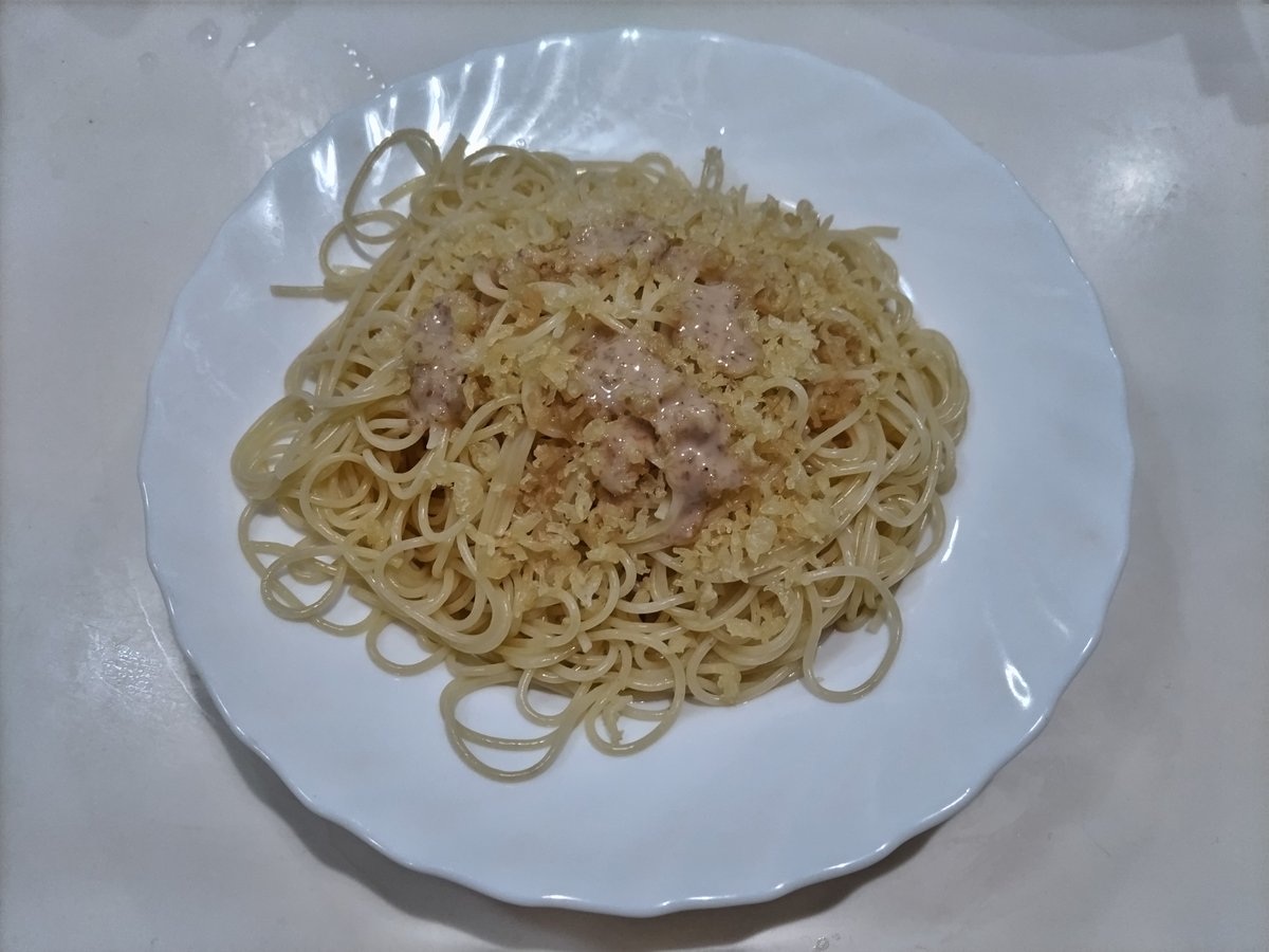 KandaMori's tweet image. 『天かすスパゲッティ』です。
胡麻ドレッシング、蕎麦つゆをかけていただきます。これは粗末なものですね。

#不味そう飯 #food #recipe #cooking #cook #delicious